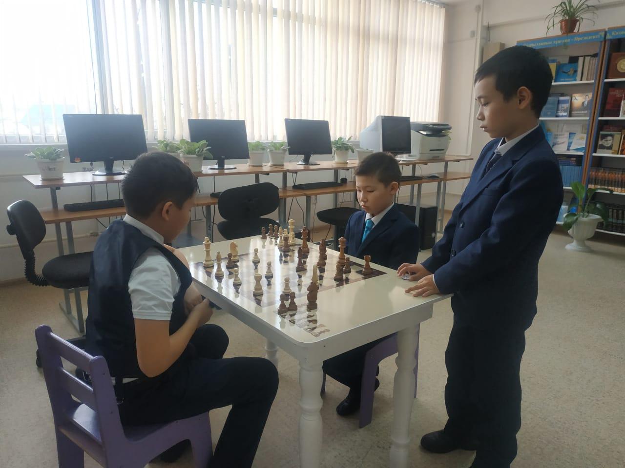 Почему полезно учить детей играть в шахматы?