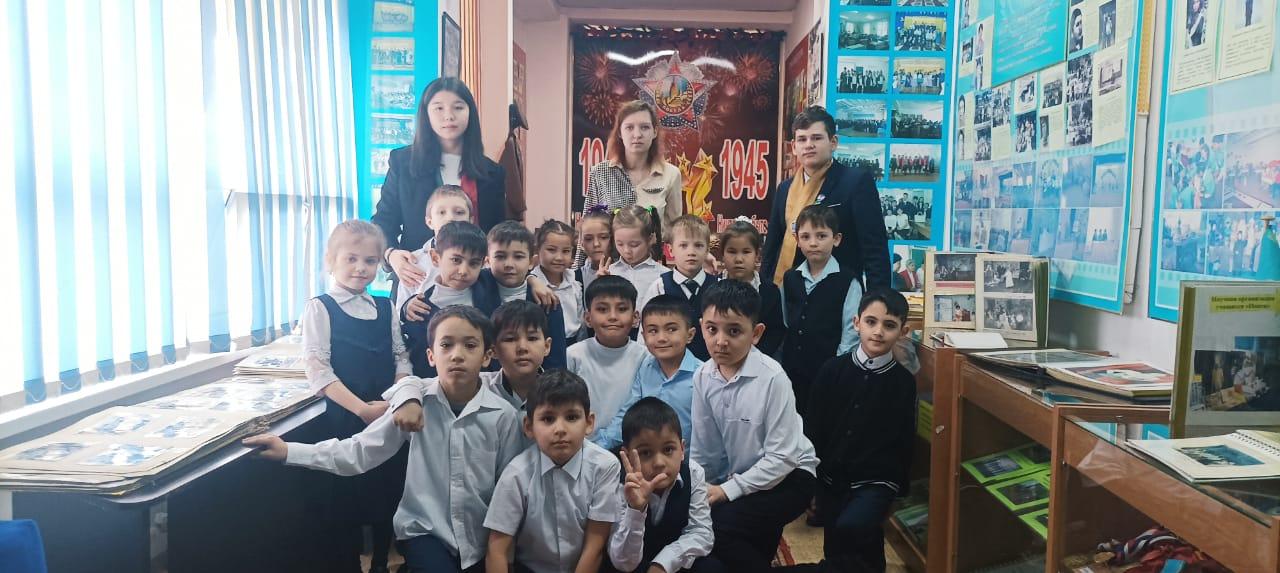 1 сынып оқушылары мектеп Мұражайын тамашалады / Учащиеся 1 класса посетили школьный музей