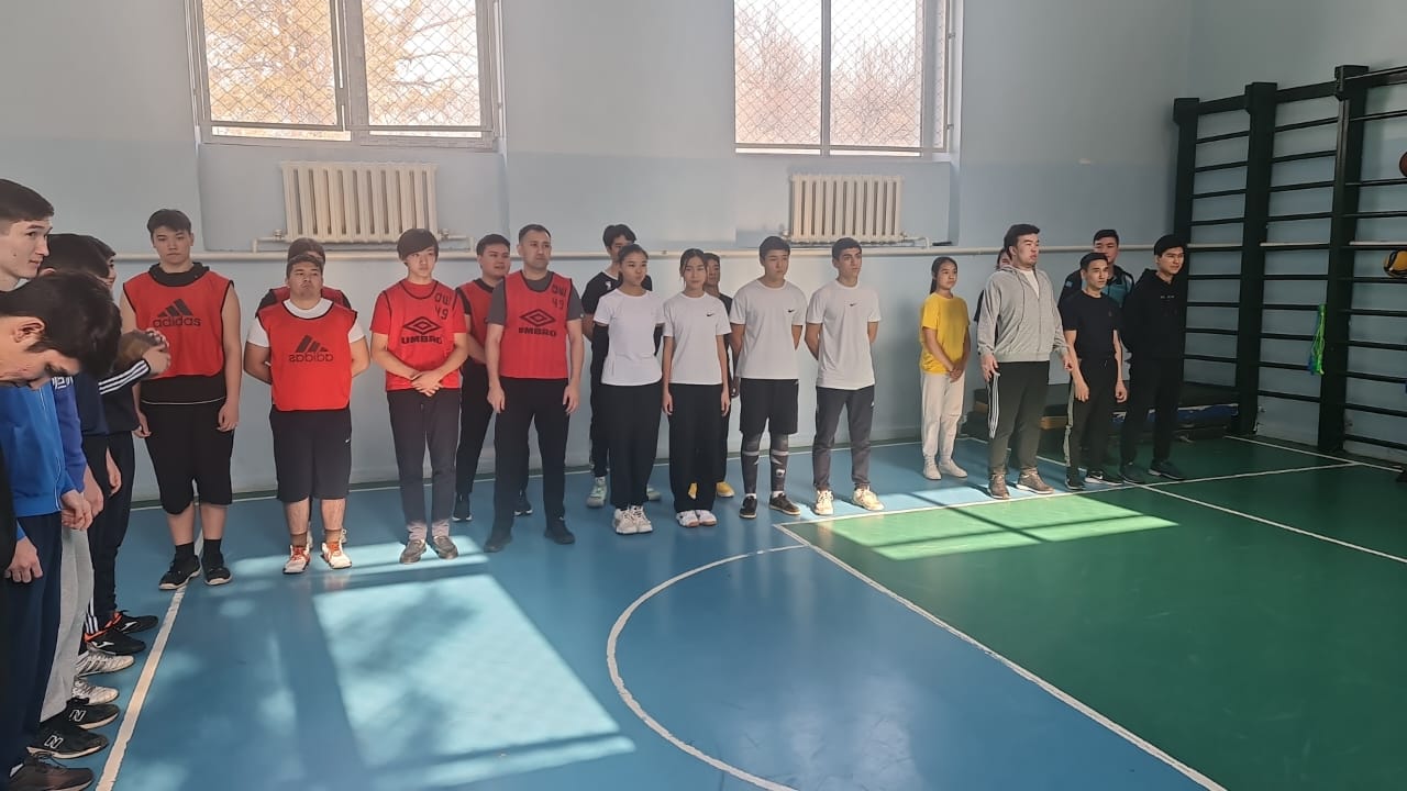 Волейбол товарищеская встреча между учащимися и родителями