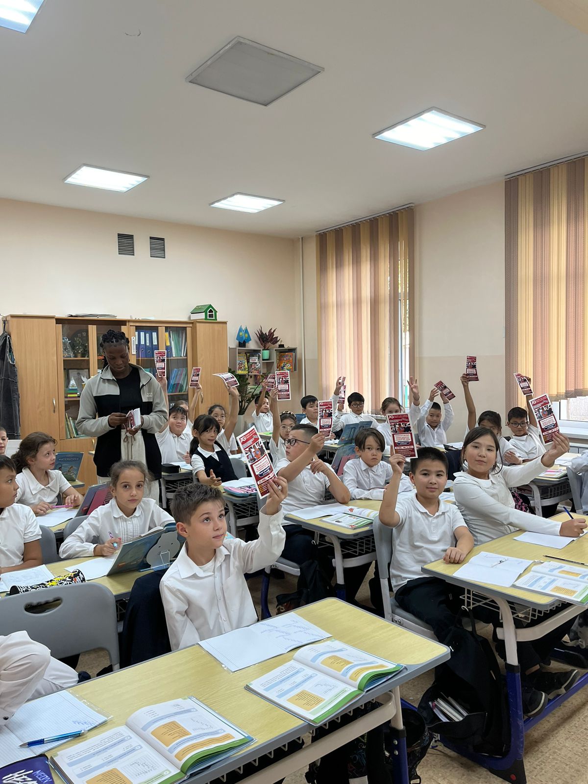 Ағылшын тілі — болашақтың кілті: тіл курстарының өкілдерімен кездесу/Английский язык — ключ к будущему: встреча с представителями языковых курсов