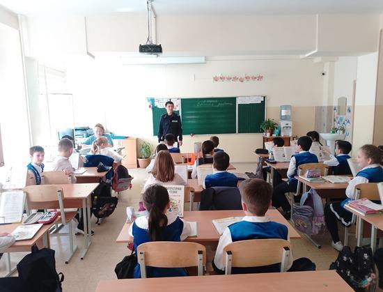 «Жолда жүру ережелері, бейтаныс адамдармен өзін ұстау»