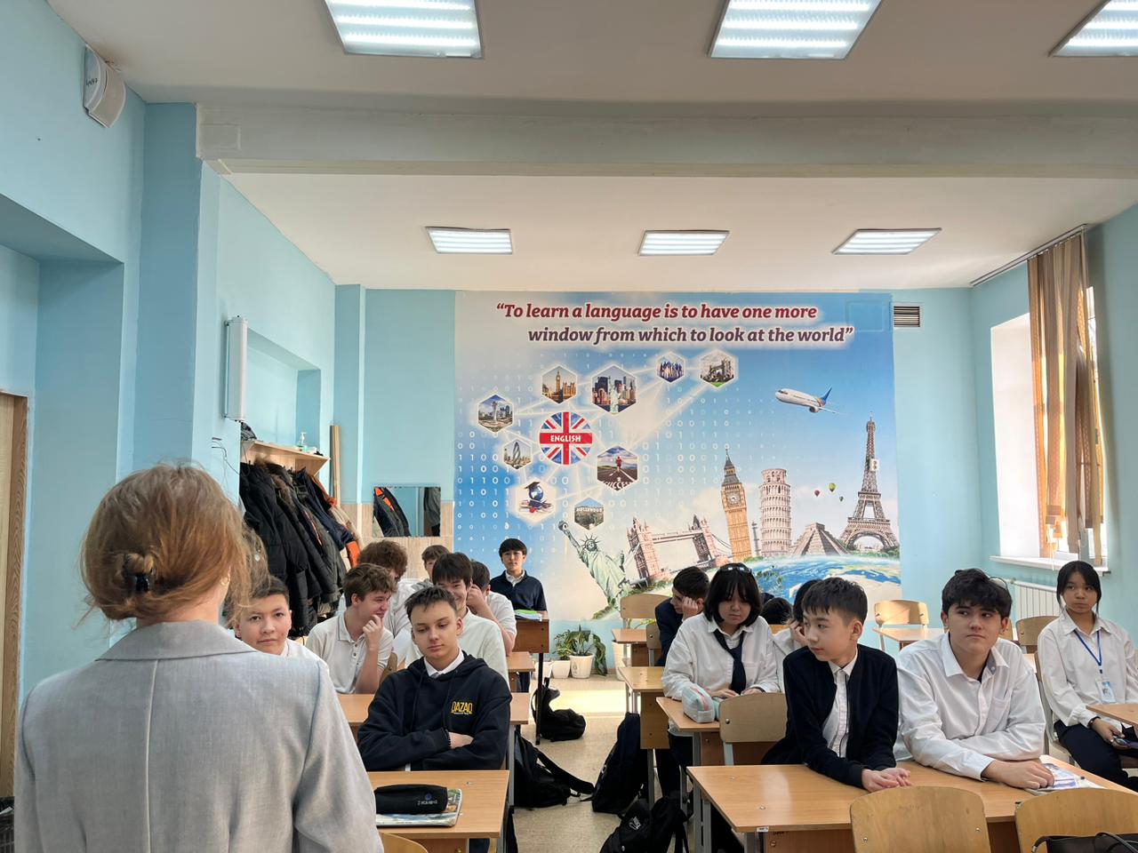 Халықаралық туризм және менеджмент колледжінің Қазақ халықаралық қатынастар және әлем тілдері университеті жанындағы өкілдері