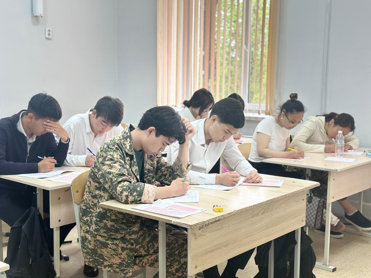 11-сынып оқушыларынан ҰБТ-ға дайындық тесті алынды / 11-классники прошли пробное тестирование по подготовке к ЕНТ