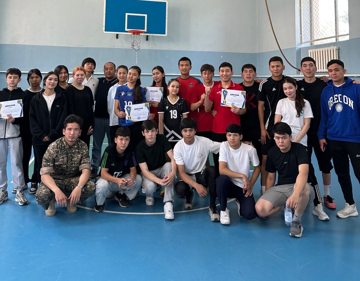 «Отбасы – алтын діңгек»: Волейболдан достық кездесу өтті \ «Семья — единство душ»: Дружеская встреча по волейболу в честь Международного дня семьи